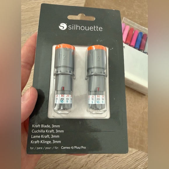 12” Silhouette Cameo 4 Crafting Machine & Accessories BUNDLE - Picture 5 of 12